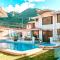 Panoramic Villa, 5-Bedroom Holiday Home with Pool!