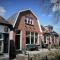 Beautiful apartment in Giethoorn with canoe and parking