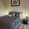 Uptown Townhouse Studio Apartment -WiFi-10 min walk to Spectrum Center