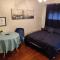 Comfortable bachelor suite steps from Downtown
