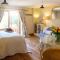 Quavers Rest - a quintessential little home & hot tub available !