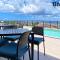1 Block to the Beach 2BR 6pax rooftop pool KING BED