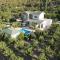 Kusadasi 6 persoons villa met privézwembad en boomgaard