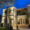 Andromahi Apartments & Suites