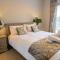 Hedgefield House - Serene Top Floor Apartment