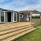 Polderhuisje 1 - Heerlijk chalet met overkapt terras en 2 slaapkamers - max 4 pers - 3 km van Noordzee - locatie op camping 1