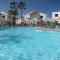 Lovely newly refurbished 1 Bedroom Flat Minutes From Sandy Beach,private terrace