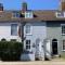 CENTRAL LYMINGTON house with parking & garden cabin