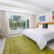 The 108 Hotel - Superior Zimmer Mit Kingsize-Bett