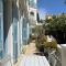Beautiful garden apartment steps from the beach