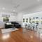 CHARMING COTTAGE BY THE WATER / WOY WOY