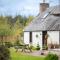 Cosy & rustic retreat - Woodland Cottage.