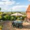 Host & Stay - Laylands Yard