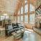 Wooded ViewsNear Helen w Fireplace & Hot Tub