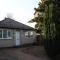 cosy 3-bed bungalow nec airport close to amenities