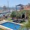 appartement climatisé deux chambres front de mer et piscine