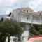 Apartments with parking space Makarska - 6636