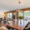 Zenith A Apartment by HomeFlow