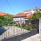 Apartments by the sea Splitska, Brac - 11300