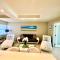 Premium Modern waterfront apartment with Miami Skyline view on the bay 5 mins drive to Miami Beach with free parking