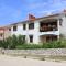Apartments with parking space Cres - 7983