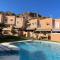 Casa adosada con piscina a 5 minutos de la playa .
