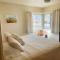Vintage charm vacation home with modern comforts near Old Town