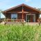 Tomatin - Luxury Two Bedroom Log Cabin with Hot Tub