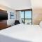 Holiday Inn Express Hotel & Suites Virginia Beach Oceanfront, an IHG Hotel - King Room With Roll-In Shower - Communication Accessible