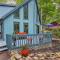 Fire Pit and Deck Colorful Cabin in Pocono Lake!