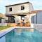 Lovely Home In Montfavet With Outdoor Swimming Pool