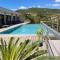 Villa neuve avec grande piscine chauffée vue mer