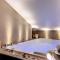 Cocon Blanc câlin avec Jacuzzi privatif - LoveRoom Insolite