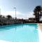 Apartment with large terrace and swimming pool, 10 meters from Playa de las Burras