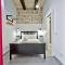 Old Lodge Apartment 2 by Vallettastay