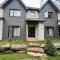 Modern 3-en-suite Bedroom Townhouse with 1 Sofa Bed and Terrace in Mont-Tremblant