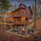 New! Treetop Cabin - Hot tub, Firepit & Fast WiFi