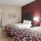 Red Roof Inn Tupelo - Chambre Deluxe Avec Deux Lits Queen Accès Handicapé Non-Fumeurs