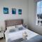 Wight On The Beach, Sleeps 4, Free Off Road Parking, Balcony with Sea Views