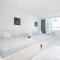 Girasole Apartments - Deluxe Queen Studio