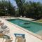 Mas de la Chêneraie Blanche, Maison de vacances avec piscine en Luberon
