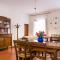 Bright Holiday Home in the countryside near Pisa