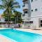 Prédio com apartamentos completos, com piscina e a passos da praia - Agua Marinha