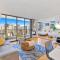 Ocean View, Steps to Waikiki Beach and Free Parking