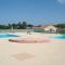 Maison avec Cour, Piscine Sécurisée, Climatisation, 3 Chambres, Proche Plage, 8 Personnes - FR-1-701-33