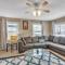 Lovely PET FRIENDLY three bedroom in desirable Urbandale Location! home