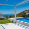 2254-Luxury villa with private pool and seaview