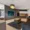 LAM Anthracite w AC & balcony