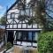 Bournemouth secluded cottage 10mins walk to beach