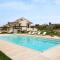 Villa Paradiso with private pool, BBQ area, huge garden and free parking